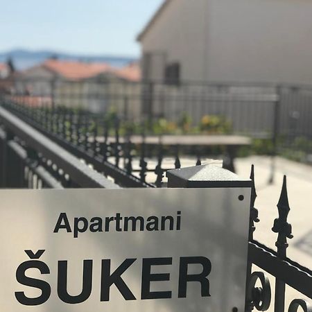 Apartments Suker Трогир Екстериор снимка