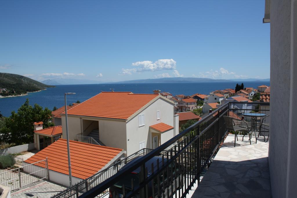 Apartments Suker Трогир Екстериор снимка
