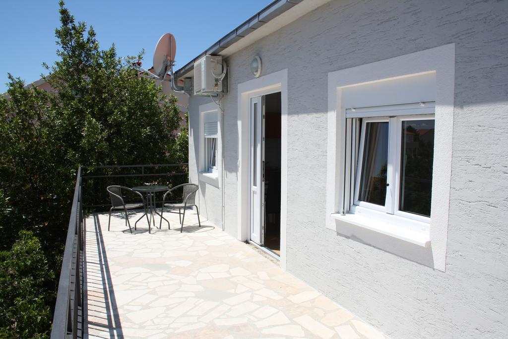 Apartments Suker Трогир Екстериор снимка