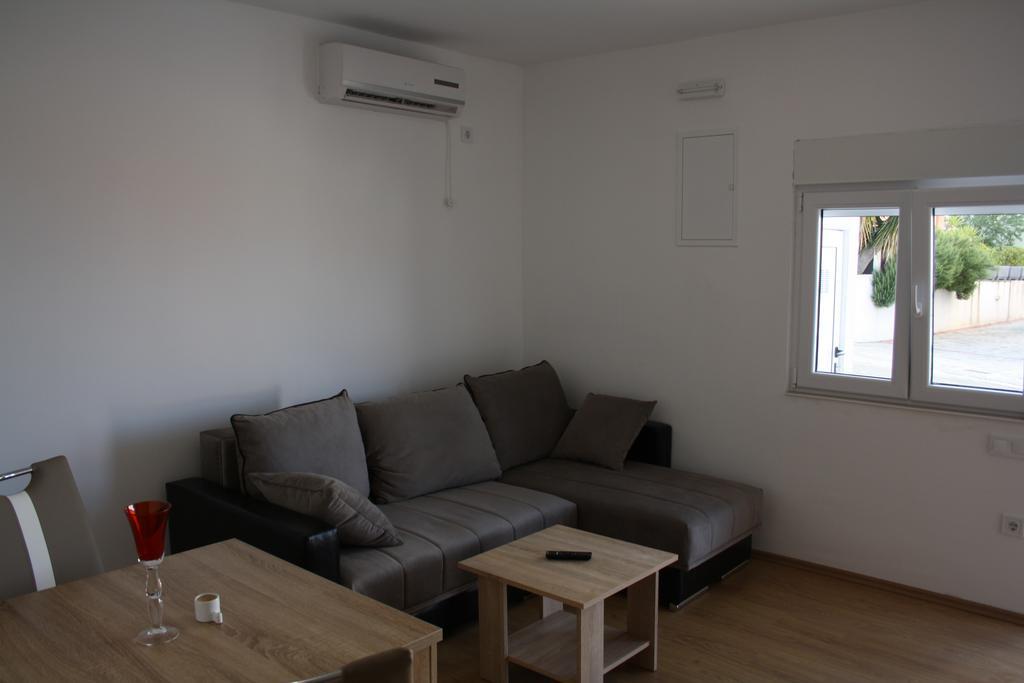 Apartments Suker Трогир Екстериор снимка