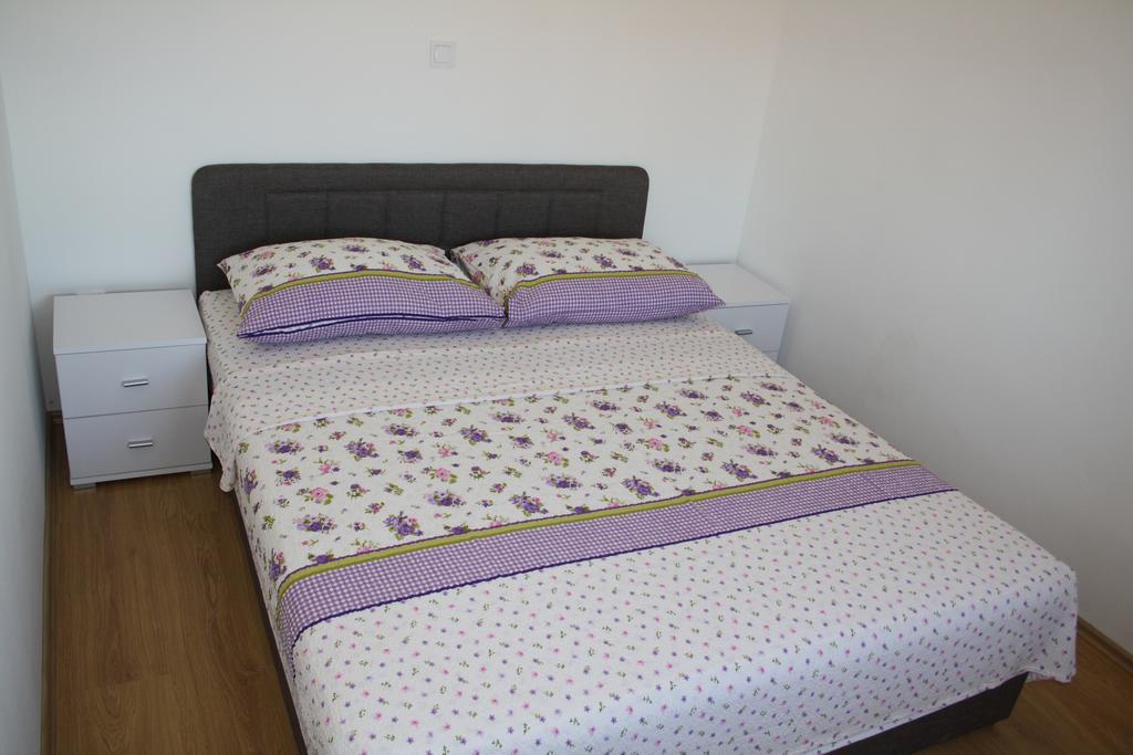Apartments Suker Трогир Екстериор снимка