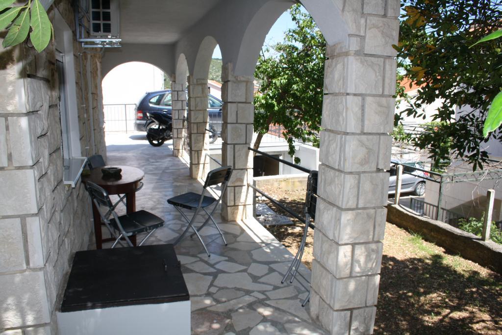 Apartments Suker Трогир Екстериор снимка