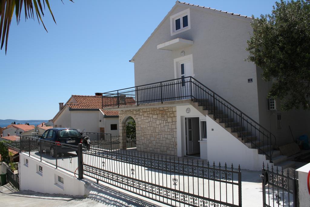 Apartments Suker Трогир Екстериор снимка
