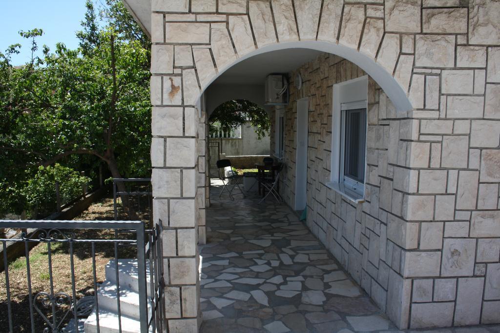 Apartments Suker Трогир Екстериор снимка