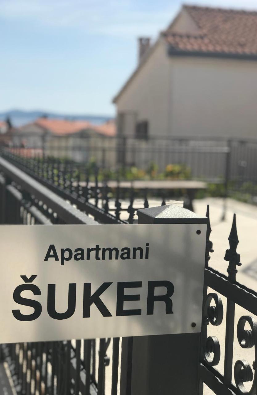 Apartments Suker Трогир Екстериор снимка