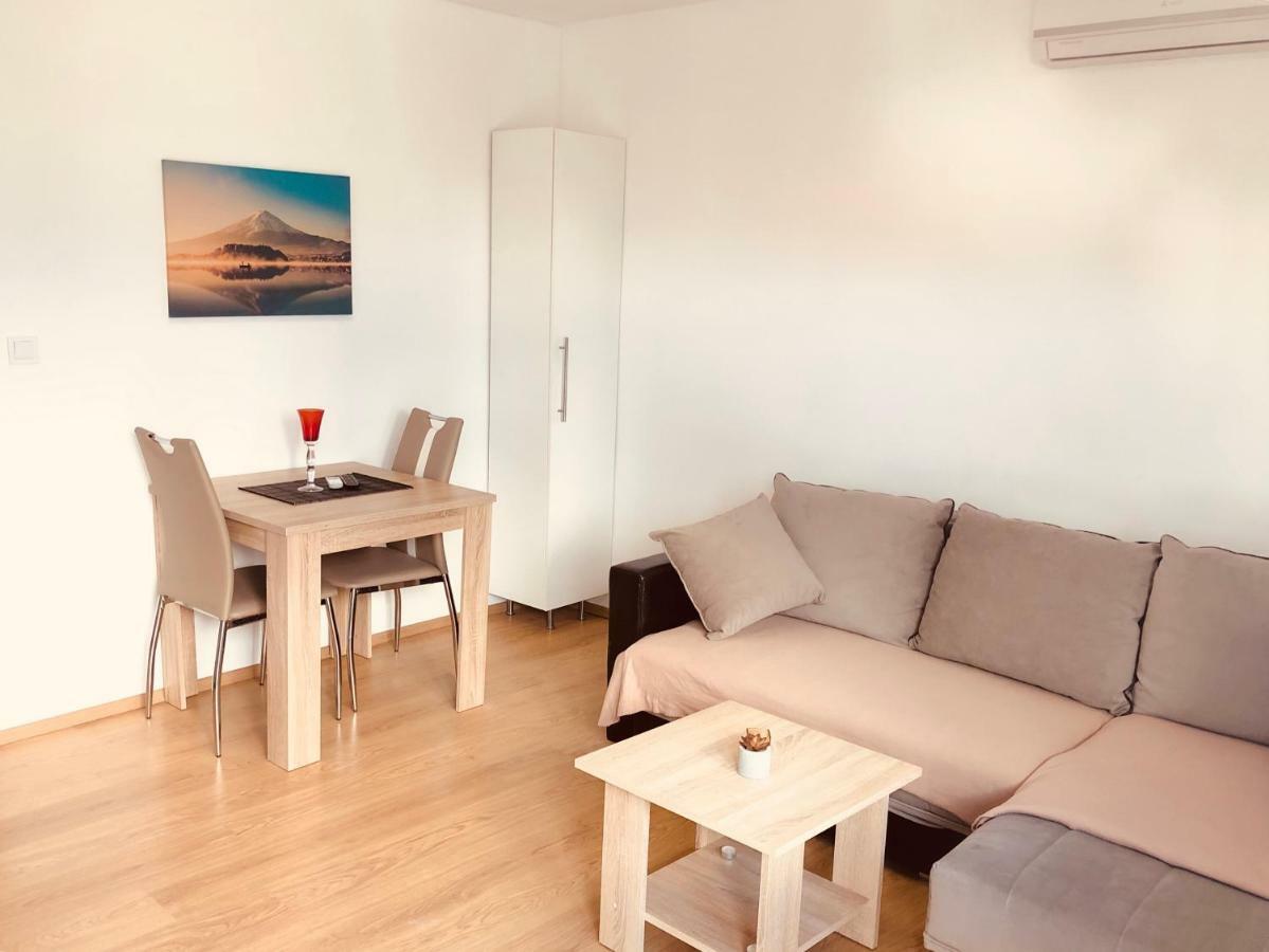 Apartments Suker Трогир Екстериор снимка