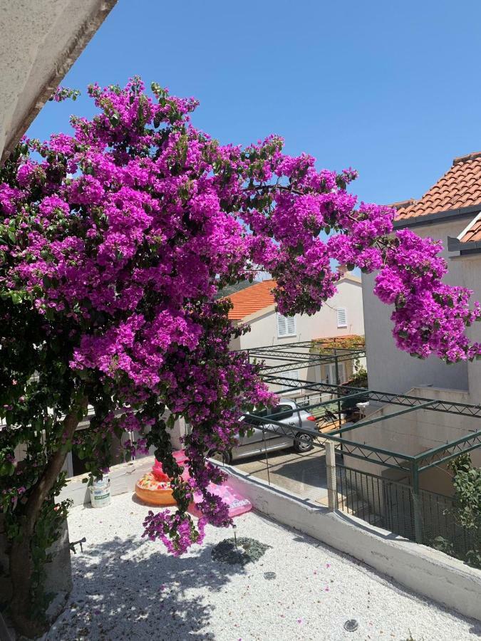Apartments Suker Трогир Екстериор снимка