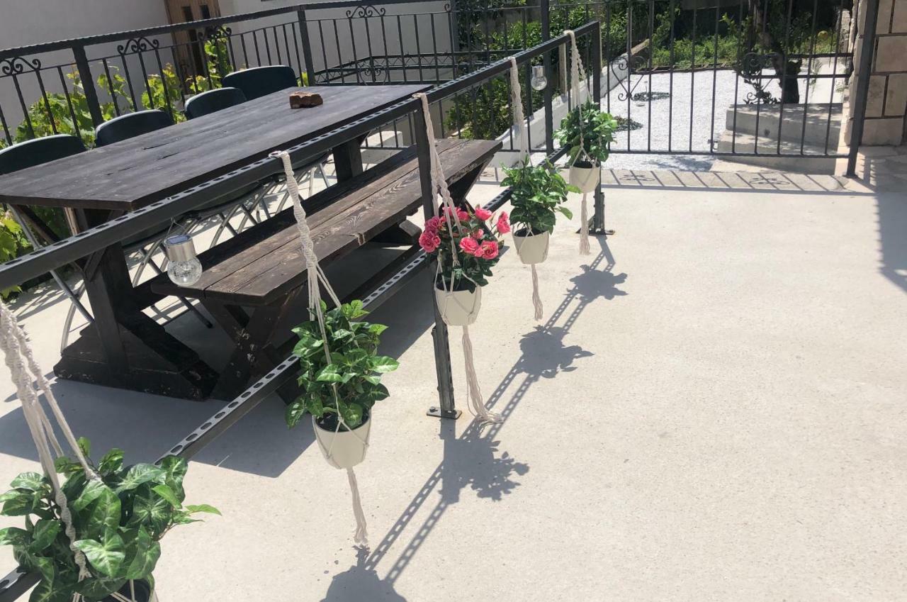 Apartments Suker Трогир Екстериор снимка